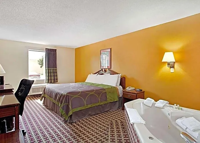 Super 8 By Wyndham Forrest City