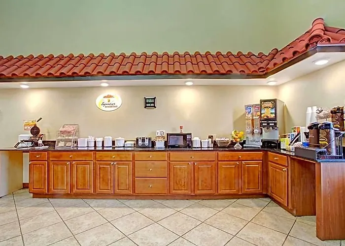 Super 8 By Wyndham Forrest City